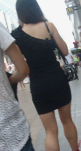 包臀黑紧连衣裙