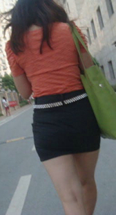 美腿黑紧超短裙