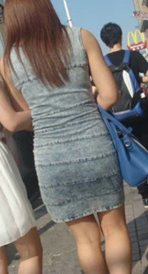 牛仔连衣裙小妹