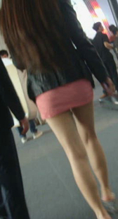 高跟细长腿超短裙