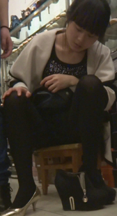 性感黑丝小妹试鞋子