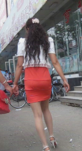 高挑包臀红裙小少妇