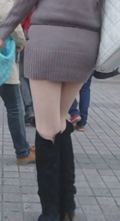 长筒短裙小少妇