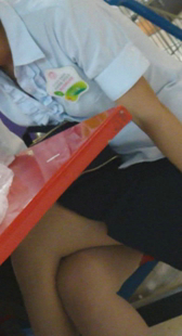 制服小少妇吃饭