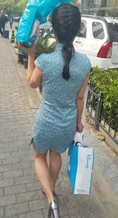 高跟连衣裙紧臀少妇