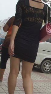 长腿黑裙美少妇