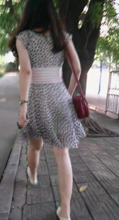 斑点连衣裙小少妇