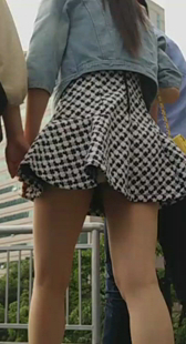 斑点短裙小少妇