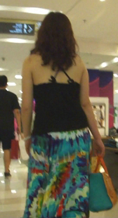 商场露背小少妇