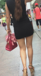 高挑长腿超短裙美少妇