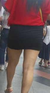 风骚超短裙长腿少妇