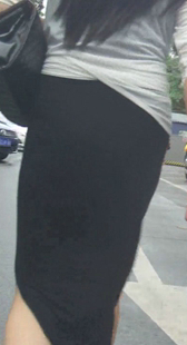 性感侧分长裙少妇