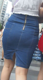 牛仔翘紧臀美少妇