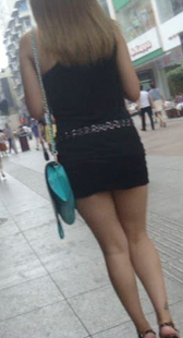 高跟超短裙风骚小少妇