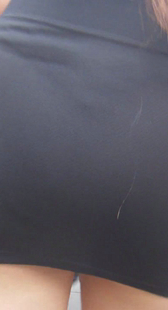 性感包臀短裙上不明物体？？