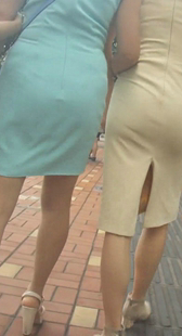 街拍两短裙成熟少妇