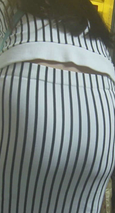 性感条纹包裙弯下那一刻流鼻血