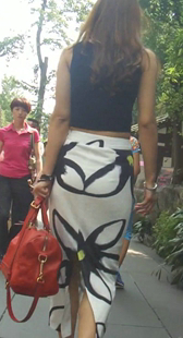 街拍性感开叉短裙OL