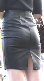 紧身皮裙开叉翘臀太性感