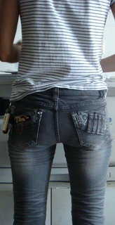 近距离偷拍文具店小妹