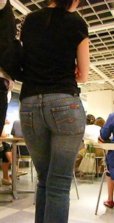 跟拍极品美臀，都快把牛仔撑破