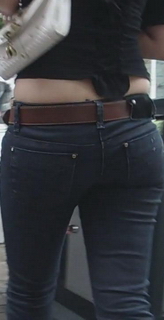 好丰满的臀，都要把裤子撑破了