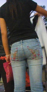 近距离跟拍超紧少妇