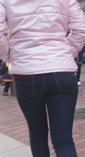 跟拍少妇屁股又圆又紧