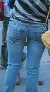 这小妹的屁股好翘呀