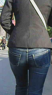 跟拍少妇屁股好会扭