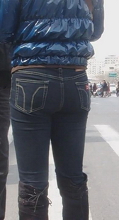 跟拍少妇又紧又大的屁股