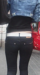 少妇屁股大，水蛇腰，受不了