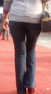 少妇的腿好直呀