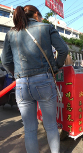 蓝牛少妇屁股往上翘