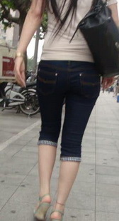 紧身牛仔少妇屁股就是大