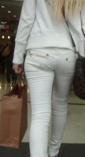 街拍白衣外国美女