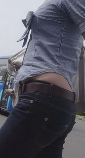 街拍露腰的时尚MM