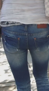 贴身街拍牛仔裤少妇