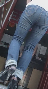 白衣牛仔MM，上衣可以透视