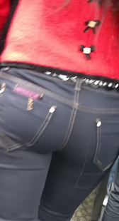 街拍红衣牛仔MM