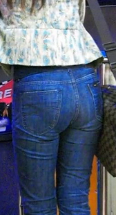 街拍丰满大臀蓝牛少妇