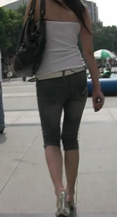 直击蓝牛七分紧臀MM