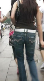 街拍蓝牛美眉好身材