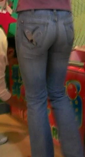 街拍丰满灰牛妈咪