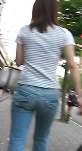 街拍蓝牛mm的黑罩带