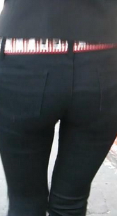 街拍黑牛圆臀诱惑