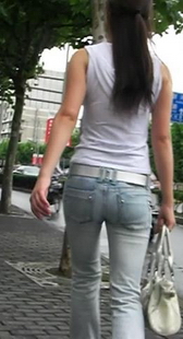 街拍扭动的白牛，细细的蛮腰