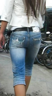 街拍长腿牛仔裤mm