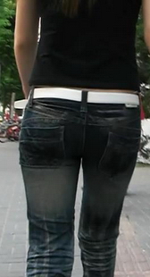 一路跟拍黑牛紧裤少妇进入小区