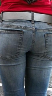 跟拍灰牛翘臀美女